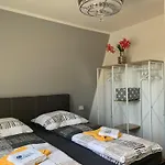 -fewo Benz- Exklusive Im Stadtzentrum Von Modernes Ambiente, 3 Einzelzimmer Fuer Bis Zu 6 Gaeste - Voll Ausgestattet Mit Waipu-tv Und High-speed-wlan Bettwaesche Und Handtuecher Inklusive! *