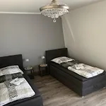 -fewo Benz- Exklusive Im Stadtzentrum Von Modernes Ambiente, 3 Einzelzimmer Fuer Bis Zu 6 Gaeste - Voll Ausgestattet Mit Waipu-tv Und High-speed-wlan Bettwaesche Und Handtuecher Inklusive! Appartement Wittenberge