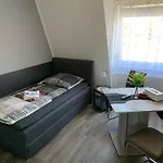 -fewo Benz- Exklusive Im Stadtzentrum Von Modernes Ambiente, 3 Einzelzimmer Fuer Bis Zu 6 Gaeste - Voll Ausgestattet Mit Waipu-tv Und High-speed-wlan Bettwaesche Und Handtuecher Inklusive! *