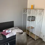 -fewo Benz- Exklusive Im Stadtzentrum Von Modernes Ambiente, 3 Einzelzimmer Fuer Bis Zu 6 Gaeste - Voll Ausgestattet Mit Waipu-tv Und High-speed-wlan Bettwaesche Und Handtuecher Inklusive! Appartement *