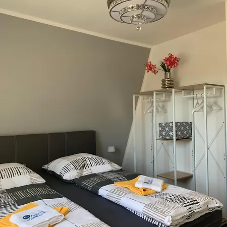 -fewo Benz- Exklusive Im Stadtzentrum Von Modernes Ambiente, 3 Einzelzimmer Fuer Bis Zu 6 Gaeste - Voll Ausgestattet Mit Waipu-tv Und High-speed-wlan Bettwaesche Und Handtuecher Inklusive! *