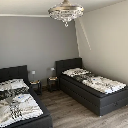 -fewo Benz- Exklusive Im Stadtzentrum Von Modernes Ambiente, 3 Einzelzimmer Fuer Bis Zu 6 Gaeste - Voll Ausgestattet Mit Waipu-tv Und High-speed-wlan Bettwaesche Und Handtuecher Inklusive! Apartament Wittenberge