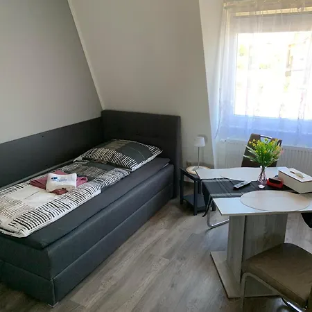 -fewo Benz- Exklusive Im Stadtzentrum Von Modernes Ambiente, 3 Einzelzimmer Fuer Bis Zu 6 Gaeste - Voll Ausgestattet Mit Waipu-tv Und High-speed-wlan Bettwaesche Und Handtuecher Inklusive! *