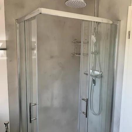 Lejlighed -fewo Benz- Exklusive Im Stadtzentrum Von Modernes Ambiente, 3 Einzelzimmer Fuer Bis Zu 6 Gaeste - Voll Ausgestattet Mit Waipu-tv Und High-speed-wlan Bettwaesche Und Handtuecher Inklusive! *