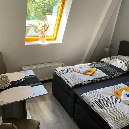 -fewo Benz- Exklusive Im Stadtzentrum Von Modernes Ambiente, 3 Einzelzimmer Fuer Bis Zu 6 Gaeste - Voll Ausgestattet Mit Waipu-tv Und High-speed-wlan Bettwaesche Und Handtuecher Inklusive! Lejlighed