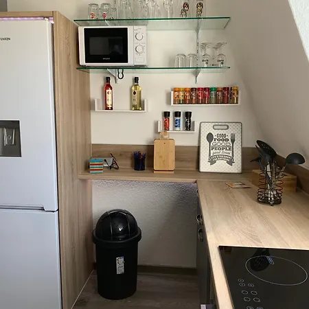 Apartament -fewo Benz- Exklusive Im Stadtzentrum Von Modernes Ambiente, 3 Einzelzimmer Fuer Bis Zu 6 Gaeste - Voll Ausgestattet Mit Waipu-tv Und High-speed-wlan Bettwaesche Und Handtuecher Inklusive! Wittenberge
