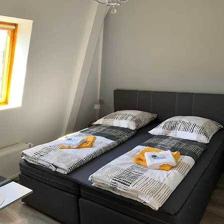 Lejlighed -fewo Benz- Exklusive Im Stadtzentrum Von Modernes Ambiente, 3 Einzelzimmer Fuer Bis Zu 6 Gaeste - Voll Ausgestattet Mit Waipu-tv Und High-speed-wlan Bettwaesche Und Handtuecher Inklusive!