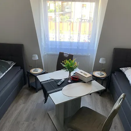 -fewo Benz- Exklusive Im Stadtzentrum Von Modernes Ambiente, 3 Einzelzimmer Fuer Bis Zu 6 Gaeste - Voll Ausgestattet Mit Waipu-tv Und High-speed-wlan Bettwaesche Und Handtuecher Inklusive! Apartament *