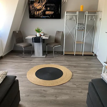 -fewo Benz- Exklusive Im Stadtzentrum Von Modernes Ambiente, 3 Einzelzimmer Fuer Bis Zu 6 Gaeste - Voll Ausgestattet Mit Waipu-tv Und High-speed-wlan Bettwaesche Und Handtuecher Inklusive! Wittenberge