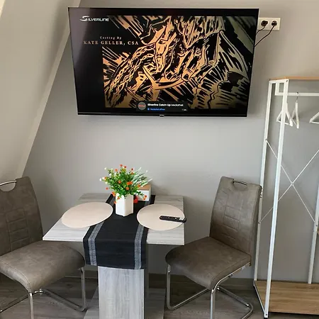 -fewo Benz- Exklusive Im Stadtzentrum Von Modernes Ambiente, 3 Einzelzimmer Fuer Bis Zu 6 Gaeste - Voll Ausgestattet Mit Waipu-tv Und High-speed-wlan Bettwaesche Und Handtuecher Inklusive! * Wittenberge