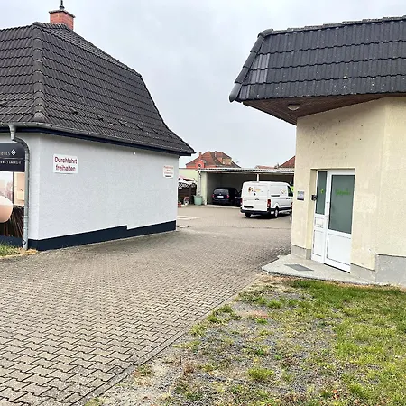 -fewo Benz- Exklusive Im Stadtzentrum Von Modernes Ambiente, 3 Einzelzimmer Fuer Bis Zu 6 Gaeste - Voll Ausgestattet Mit Waipu-tv Und High-speed-wlan Bettwaesche Und Handtuecher Inklusive! *