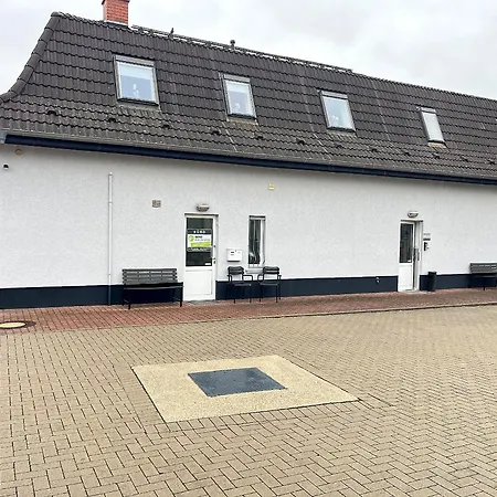 -fewo Benz- Exklusive Im Stadtzentrum Von Modernes Ambiente, 3 Einzelzimmer Fuer Bis Zu 6 Gaeste - Voll Ausgestattet Mit Waipu-tv Und High-speed-wlan Bettwaesche Und Handtuecher Inklusive! * Wittenberge
