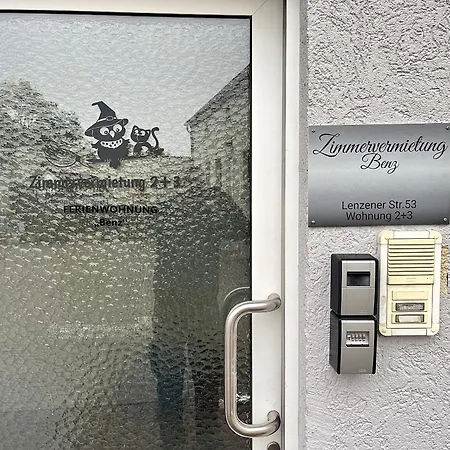 Apartament -fewo Benz- Exklusive Im Stadtzentrum Von Modernes Ambiente, 3 Einzelzimmer Fuer Bis Zu 6 Gaeste - Voll Ausgestattet Mit Waipu-tv Und High-speed-wlan Bettwaesche Und Handtuecher Inklusive! *