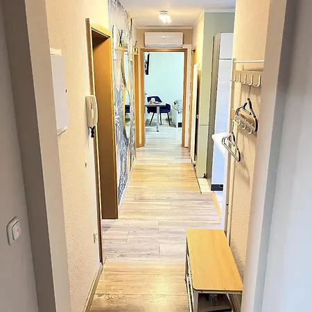 -fewo Benz- Exklusive Im Stadtzentrum Von Modernes Ambiente, 3 Einzelzimmer Fuer Bis Zu 6 Gaeste - Voll Ausgestattet Mit Waipu-tv Und High-speed-wlan Bettwaesche Und Handtuecher Inklusive! Apartament Wittenberge