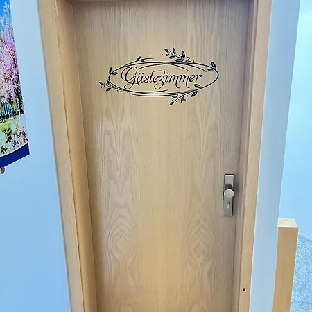 Apartament -fewo Benz- Exklusive Im Stadtzentrum Von Modernes Ambiente, 3 Einzelzimmer Fuer Bis Zu 6 Gaeste - Voll Ausgestattet Mit Waipu-tv Und High-speed-wlan Bettwaesche Und Handtuecher Inklusive! *
