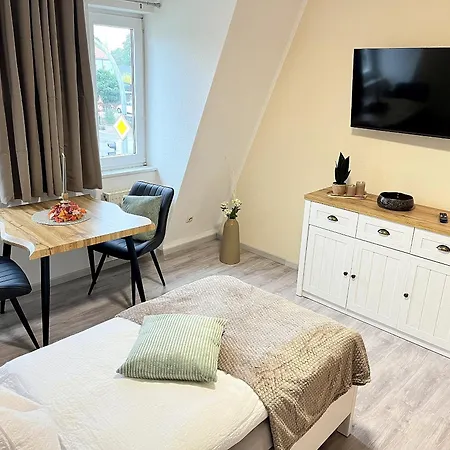 Apartament -fewo Benz- Exklusive Im Stadtzentrum Von Modernes Ambiente, 3 Einzelzimmer Fuer Bis Zu 6 Gaeste - Voll Ausgestattet Mit Waipu-tv Und High-speed-wlan Bettwaesche Und Handtuecher Inklusive! *