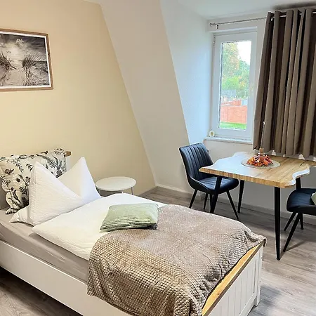 -fewo Benz- Exklusive Im Stadtzentrum Von Modernes Ambiente, 3 Einzelzimmer Fuer Bis Zu 6 Gaeste - Voll Ausgestattet Mit Waipu-tv Und High-speed-wlan Bettwaesche Und Handtuecher Inklusive! Apartament