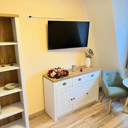 Apartament -fewo Benz- Exklusive Im Stadtzentrum Von Modernes Ambiente, 3 Einzelzimmer Fuer Bis Zu 6 Gaeste - Voll Ausgestattet Mit Waipu-tv Und High-speed-wlan Bettwaesche Und Handtuecher Inklusive! Wittenberge