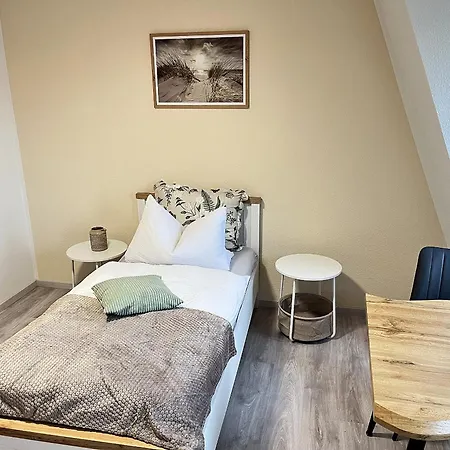 -fewo Benz- Exklusive Im Stadtzentrum Von Modernes Ambiente, 3 Einzelzimmer Fuer Bis Zu 6 Gaeste - Voll Ausgestattet Mit Waipu-tv Und High-speed-wlan Bettwaesche Und Handtuecher Inklusive! Apartament *
