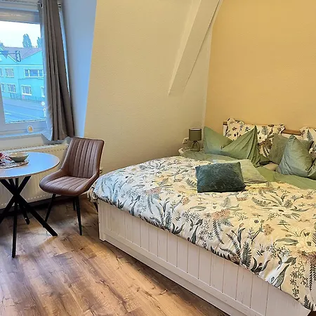 -fewo Benz- Exklusive Im Stadtzentrum Von Modernes Ambiente, 3 Einzelzimmer Fuer Bis Zu 6 Gaeste - Voll Ausgestattet Mit Waipu-tv Und High-speed-wlan Bettwaesche Und Handtuecher Inklusive! Apartament Wittenberge