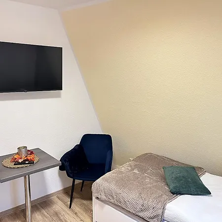 Apartament -fewo Benz- Exklusive Im Stadtzentrum Von Modernes Ambiente, 3 Einzelzimmer Fuer Bis Zu 6 Gaeste - Voll Ausgestattet Mit Waipu-tv Und High-speed-wlan Bettwaesche Und Handtuecher Inklusive! *