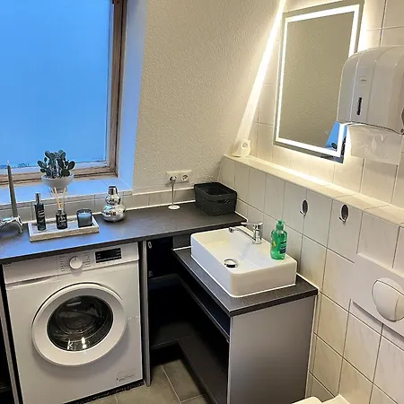 -fewo Benz- Exklusive Im Stadtzentrum Von Modernes Ambiente, 3 Einzelzimmer Fuer Bis Zu 6 Gaeste - Voll Ausgestattet Mit Waipu-tv Und High-speed-wlan Bettwaesche Und Handtuecher Inklusive! Apartament Wittenberge