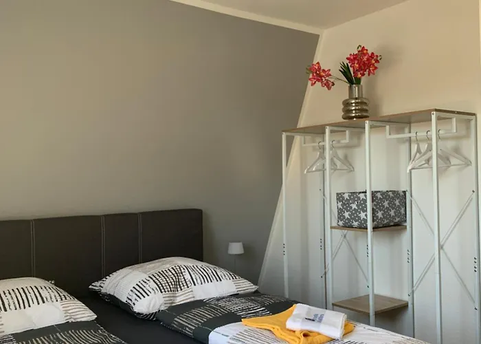 -fewo Benz- Exklusive Im Stadtzentrum Von Modernes Ambiente, 3 Einzelzimmer Fuer Bis Zu 6 Gaeste - Voll Ausgestattet Mit Waipu-tv Und High-speed-wlan Bettwaesche Und Handtuecher Inklusive! *