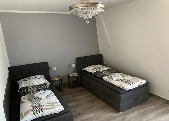 -fewo Benz- Exklusive Im Stadtzentrum Von Modernes Ambiente, 3 Einzelzimmer Fuer Bis Zu 6 Gaeste - Voll Ausgestattet Mit Waipu-tv Und High-speed-wlan Bettwaesche Und Handtuecher Inklusive! شقة فيتينبيرغ