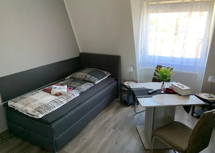 -fewo Benz- Exklusive Im Stadtzentrum Von Modernes Ambiente, 3 Einzelzimmer Fuer Bis Zu 6 Gaeste - Voll Ausgestattet Mit Waipu-tv Und High-speed-wlan Bettwaesche Und Handtuecher Inklusive! *