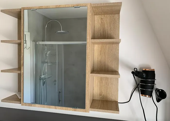 Apartamento -fewo Benz- Exklusive Im Stadtzentrum Von Modernes Ambiente, 3 Einzelzimmer Fuer Bis Zu 6 Gaeste - Voll Ausgestattet Mit Waipu-tv Und High-speed-wlan Bettwaesche Und Handtuecher Inklusive!