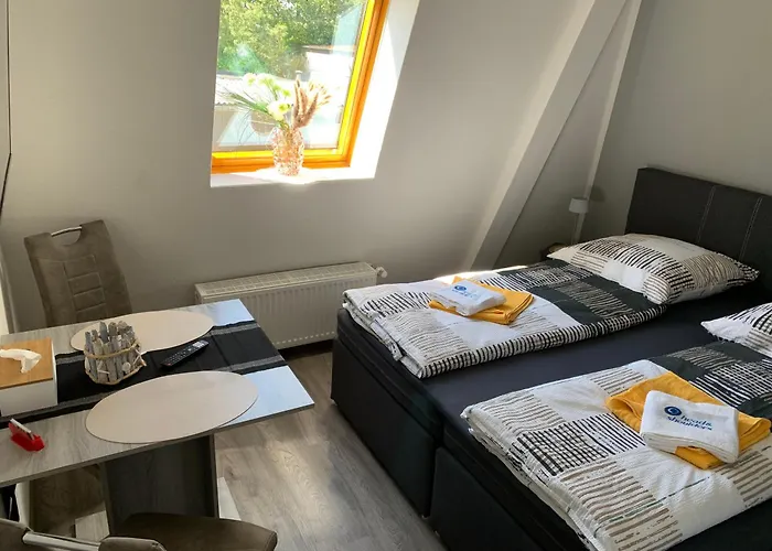 -fewo Benz- Exklusive Im Stadtzentrum Von Modernes Ambiente, 3 Einzelzimmer Fuer Bis Zu 6 Gaeste - Voll Ausgestattet Mit Waipu-tv Und High-speed-wlan Bettwaesche Und Handtuecher Inklusive! Apartamento