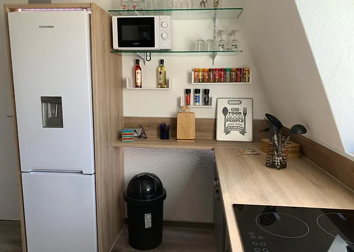 Apartamento -fewo Benz- Exklusive Im Stadtzentrum Von Modernes Ambiente, 3 Einzelzimmer Fuer Bis Zu 6 Gaeste - Voll Ausgestattet Mit Waipu-tv Und High-speed-wlan Bettwaesche Und Handtuecher Inklusive! Wittenberge