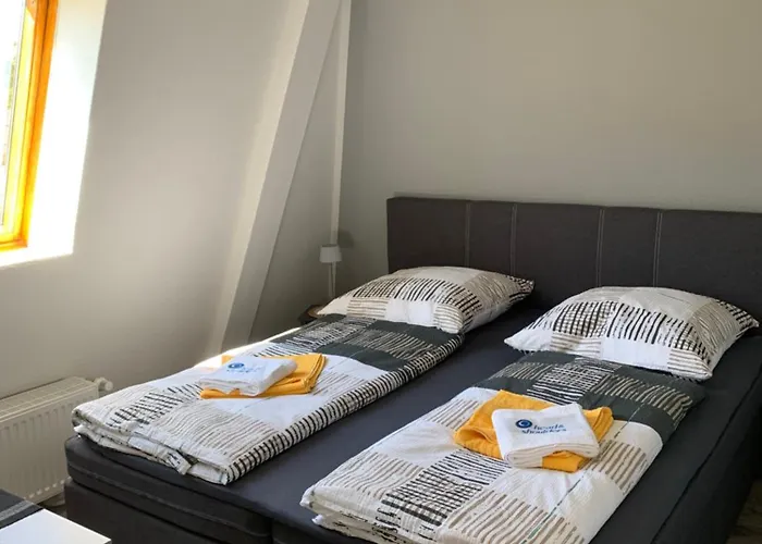 Apartamento -fewo Benz- Exklusive Im Stadtzentrum Von Modernes Ambiente, 3 Einzelzimmer Fuer Bis Zu 6 Gaeste - Voll Ausgestattet Mit Waipu-tv Und High-speed-wlan Bettwaesche Und Handtuecher Inklusive!