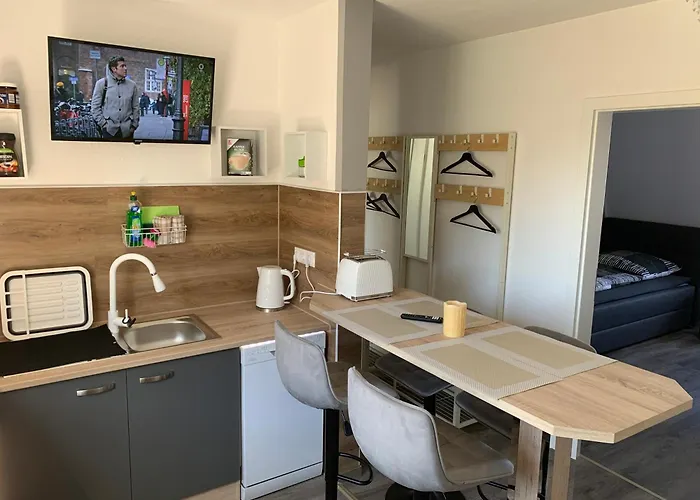 شقة -fewo Benz- Exklusive Im Stadtzentrum Von Modernes Ambiente, 3 Einzelzimmer Fuer Bis Zu 6 Gaeste - Voll Ausgestattet Mit Waipu-tv Und High-speed-wlan Bettwaesche Und Handtuecher Inklusive!