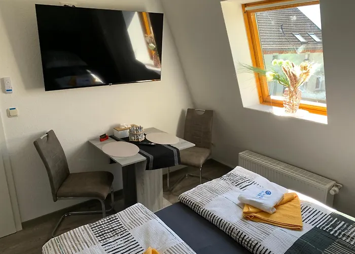 Apartamento -fewo Benz- Exklusive Im Stadtzentrum Von Modernes Ambiente, 3 Einzelzimmer Fuer Bis Zu 6 Gaeste - Voll Ausgestattet Mit Waipu-tv Und High-speed-wlan Bettwaesche Und Handtuecher Inklusive! *