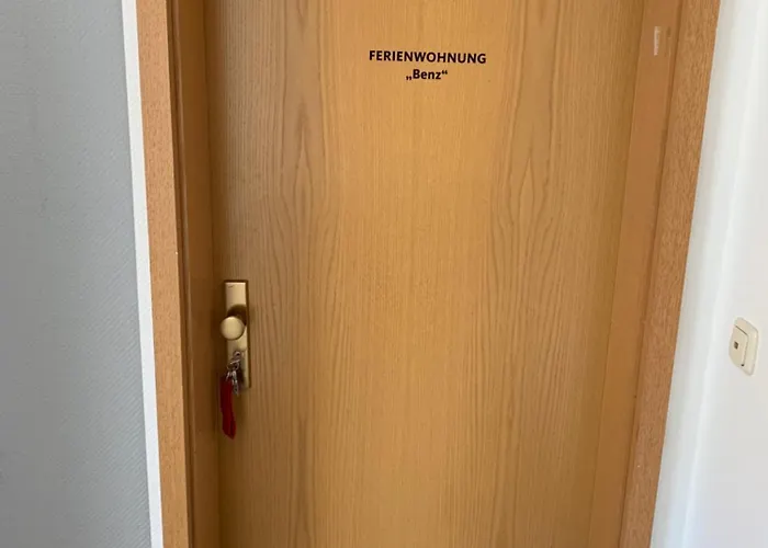 -fewo Benz- Exklusive Im Stadtzentrum Von Modernes Ambiente, 3 Einzelzimmer Fuer Bis Zu 6 Gaeste - Voll Ausgestattet Mit Waipu-tv Und High-speed-wlan Bettwaesche Und Handtuecher Inklusive! * Wittenberge