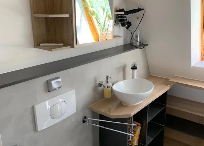 Apartamento -fewo Benz- Exklusive Im Stadtzentrum Von Modernes Ambiente, 3 Einzelzimmer Fuer Bis Zu 6 Gaeste - Voll Ausgestattet Mit Waipu-tv Und High-speed-wlan Bettwaesche Und Handtuecher Inklusive!