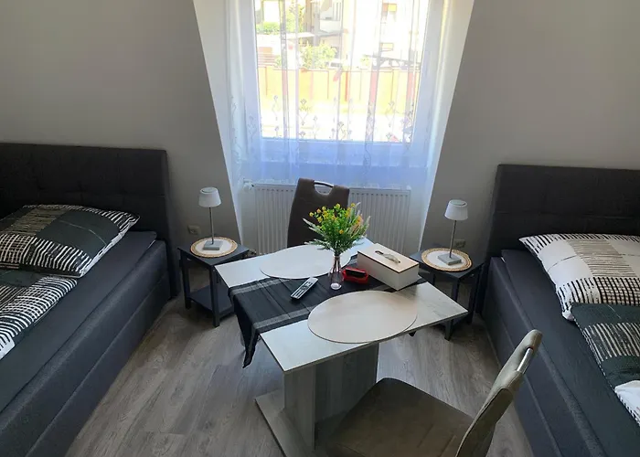 -fewo Benz- Exklusive Im Stadtzentrum Von Modernes Ambiente, 3 Einzelzimmer Fuer Bis Zu 6 Gaeste - Voll Ausgestattet Mit Waipu-tv Und High-speed-wlan Bettwaesche Und Handtuecher Inklusive! شقة *