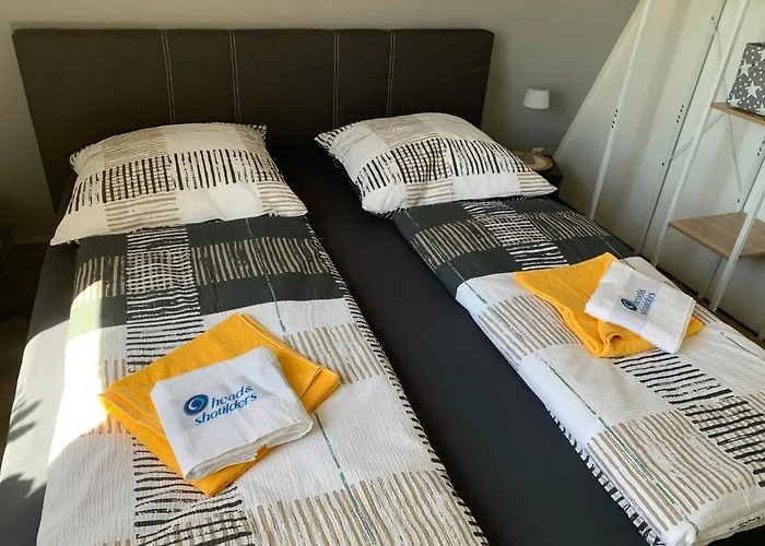 -fewo Benz- Exklusive Im Stadtzentrum Von Modernes Ambiente, 3 Einzelzimmer Fuer Bis Zu 6 Gaeste - Voll Ausgestattet Mit Waipu-tv Und High-speed-wlan Bettwaesche Und Handtuecher Inklusive!